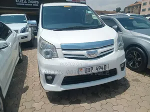 Toyota Noah 2010 White