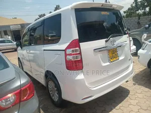 Toyota Noah 2010 White