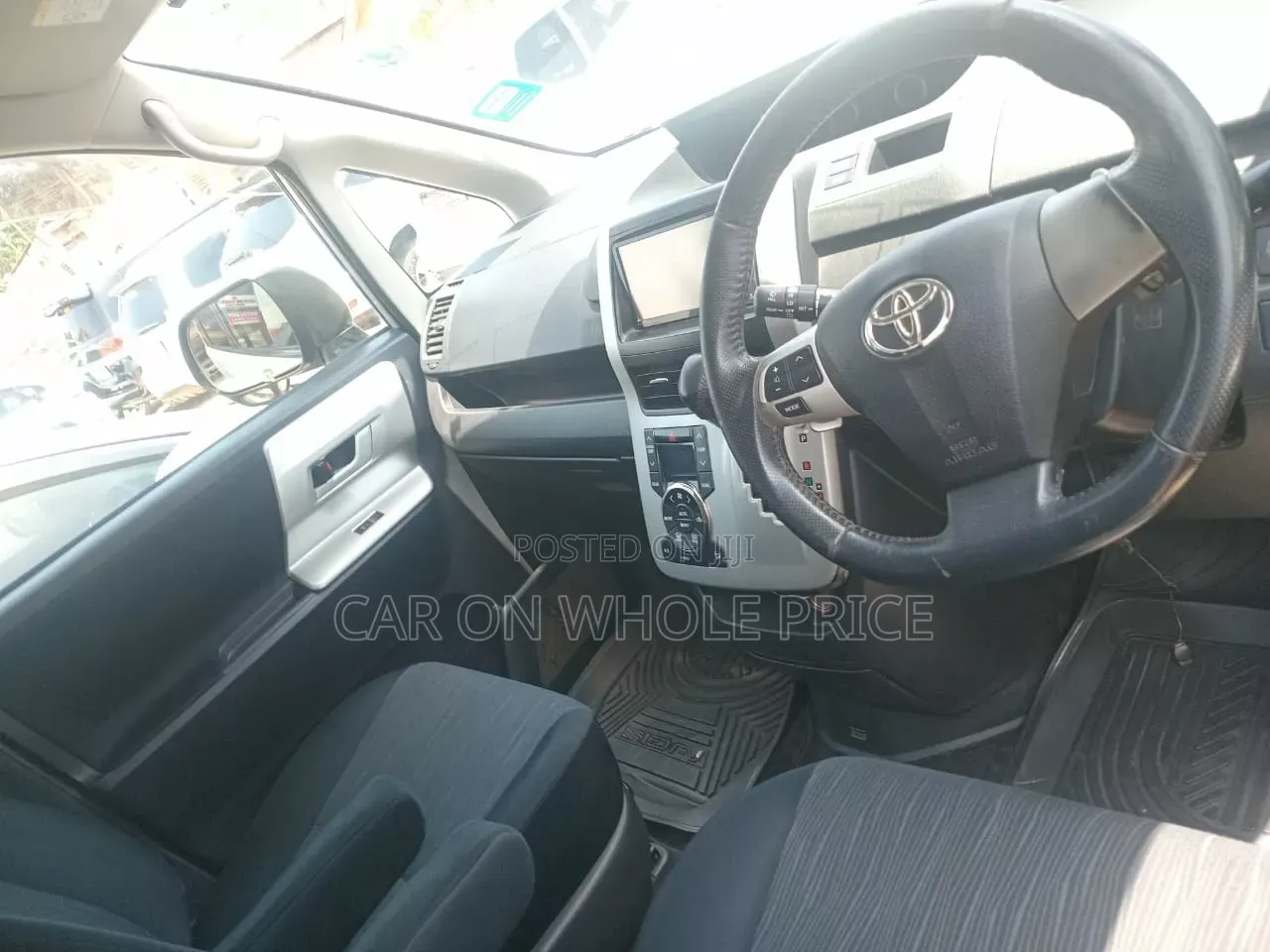 Toyota Noah 2010 White