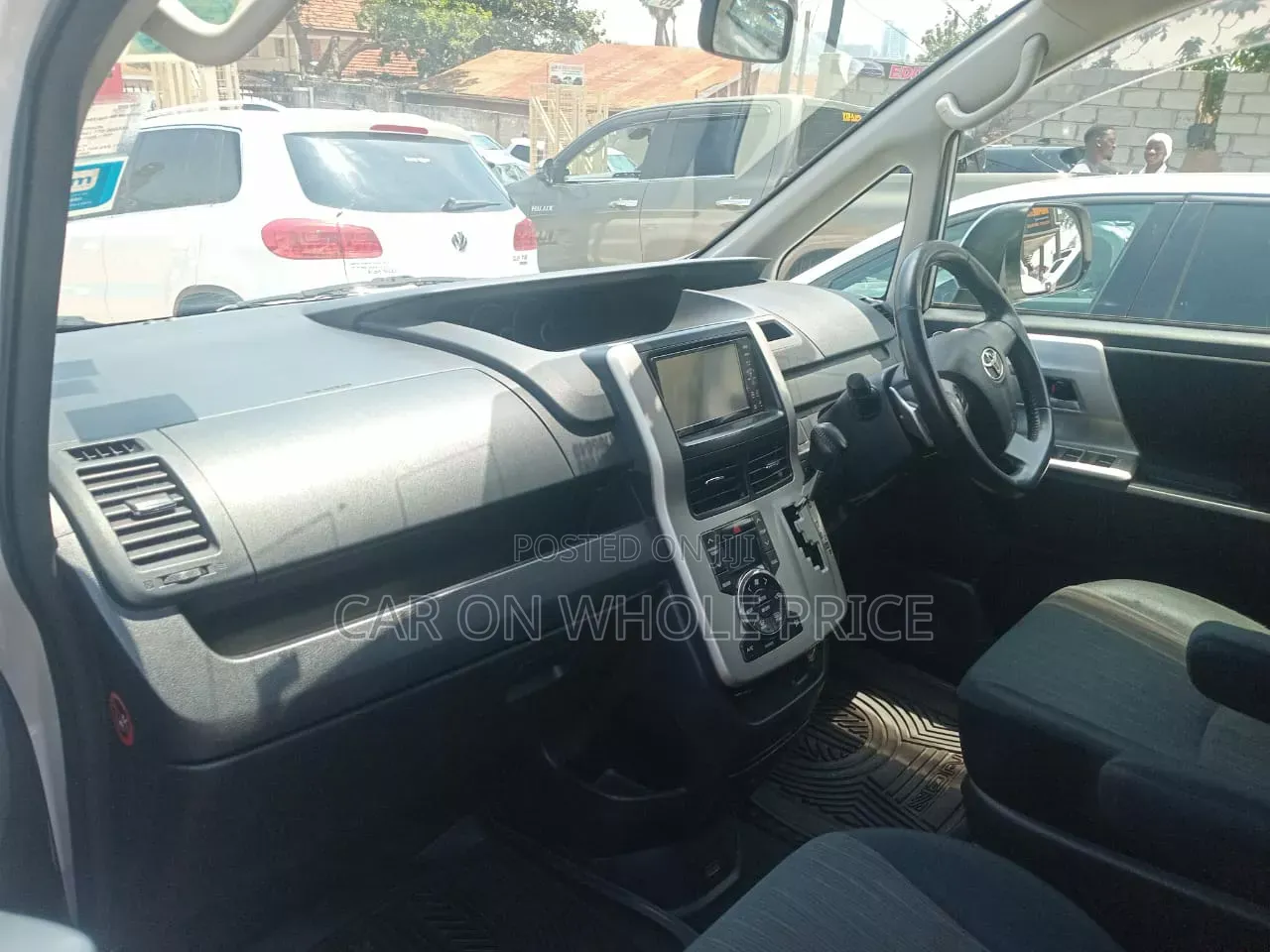 Toyota Noah 2010 White