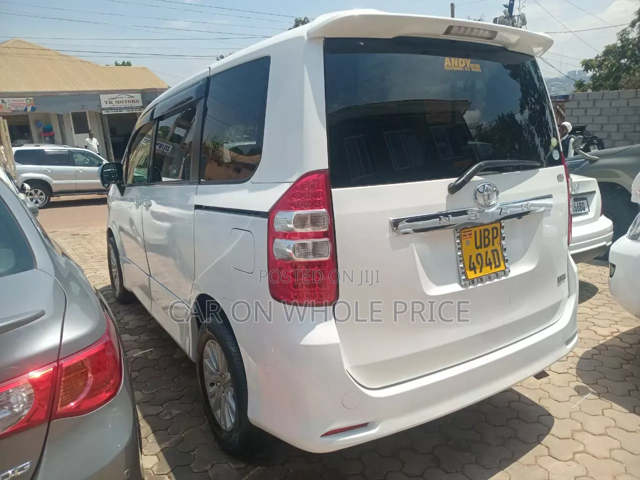 Toyota Noah 2010 White