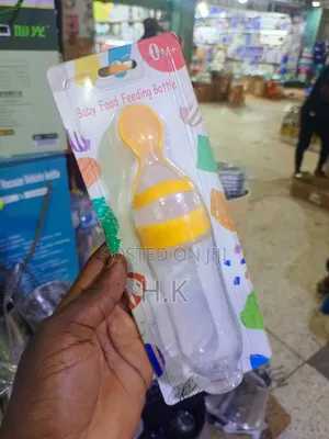 Squeeze-Style Baby Food Feeding Bottle With a Spoon