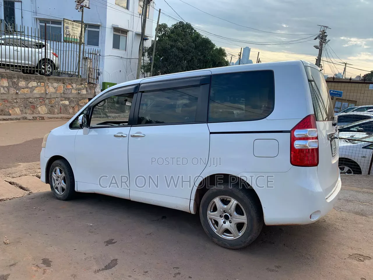 Toyota Noah 2011 White