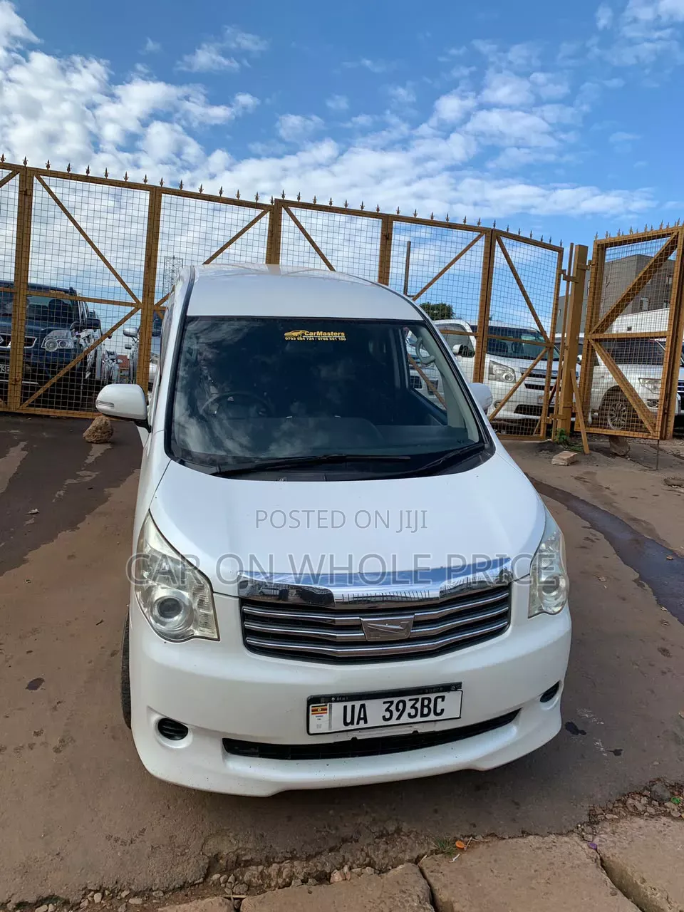 Toyota Noah 2011 White