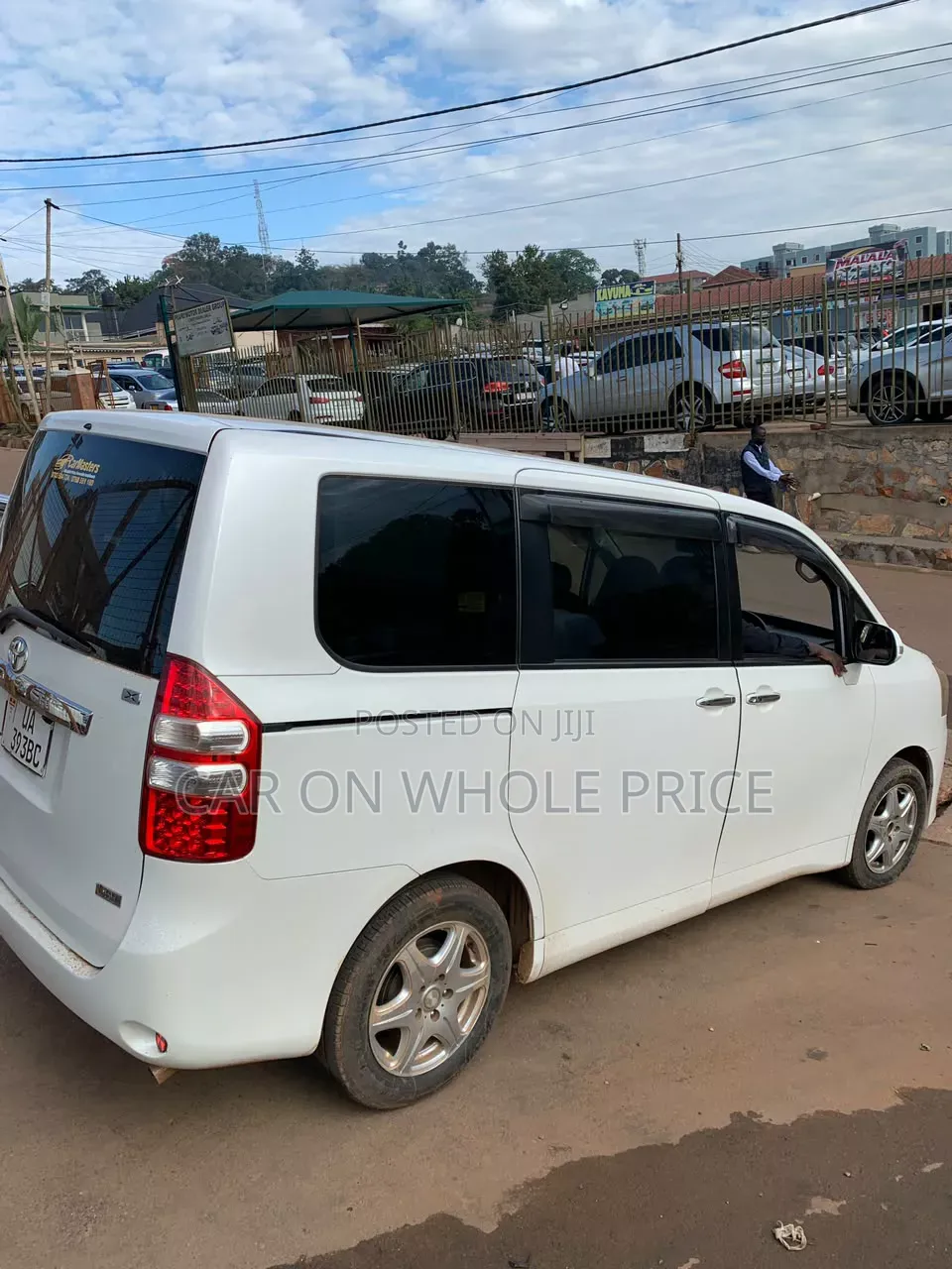 Toyota Noah 2011 White