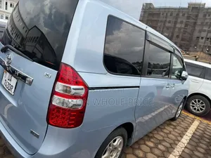 Toyota Noah 2010 Beige