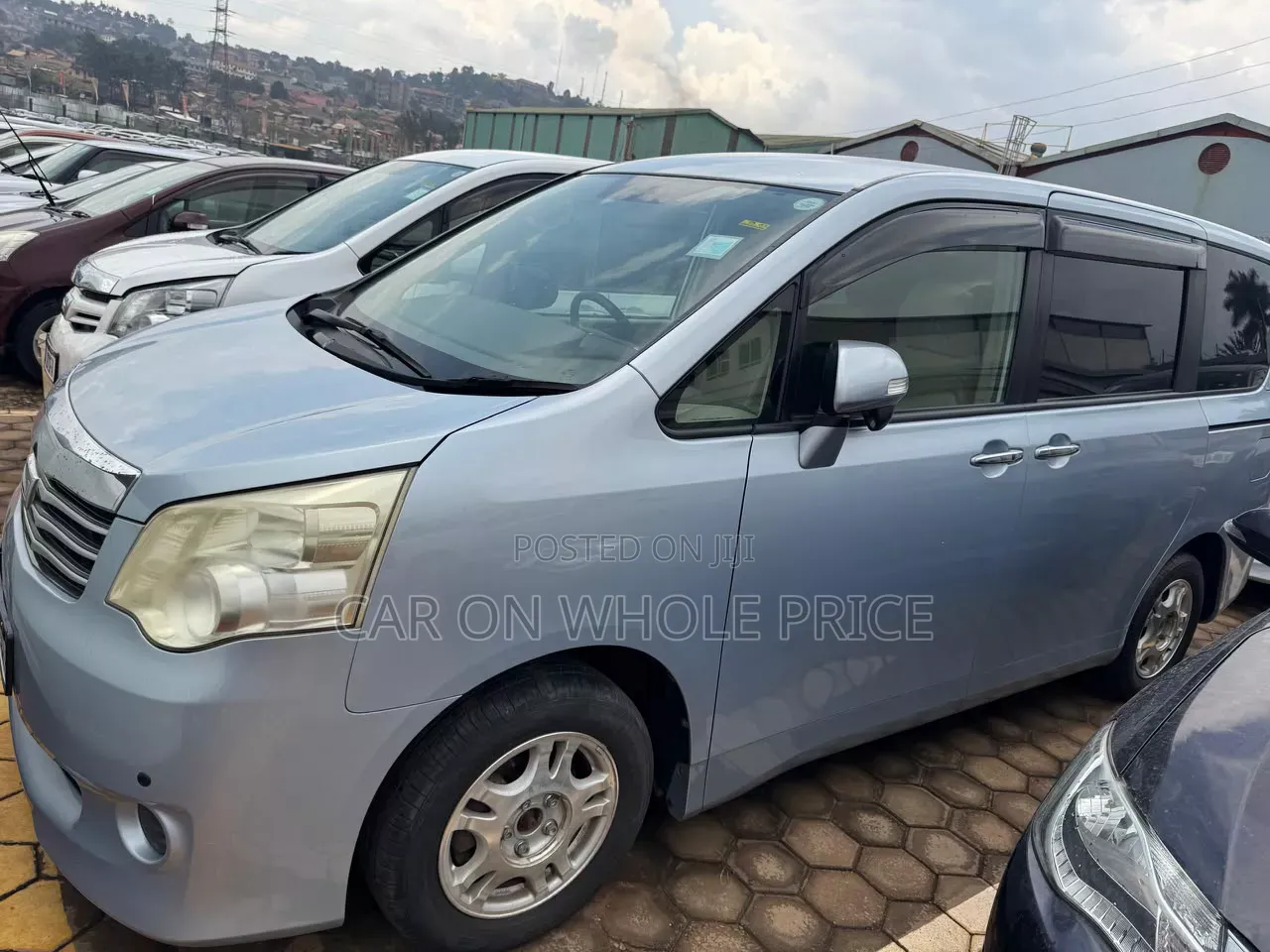 Toyota Noah 2010 Beige