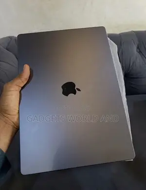 New Laptop Apple MacBook Pro 2024 M4 Pro 24GB Apple M4 Pro SSD 512GB