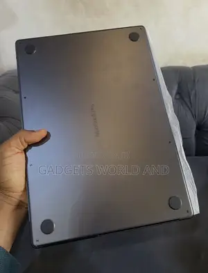 New Laptop Apple MacBook Pro 2024 M4 Pro 24GB Apple M4 Pro SSD 512GB