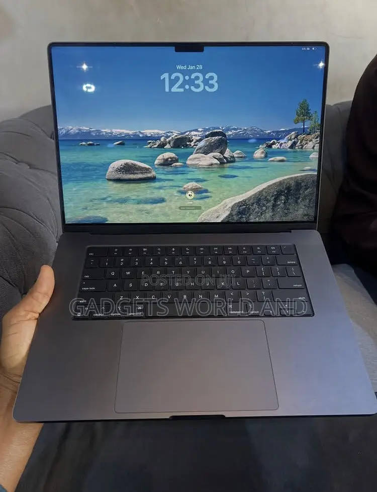 New Laptop Apple MacBook Pro 2024 M4 Pro 24GB Apple M4 Pro SSD 512GB