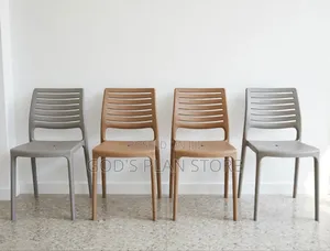 Light and Stylish Plastic Chairs Plastic Chairs