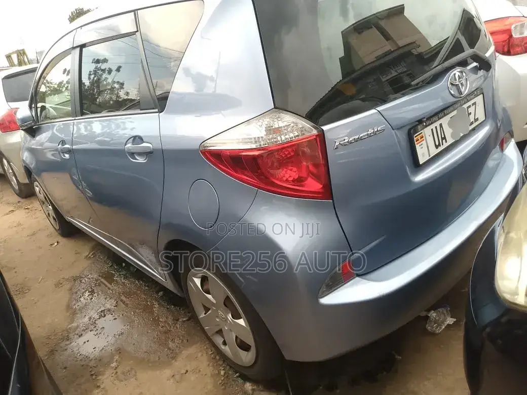 Toyota Ractis 1.3 FWD 2011 Blue