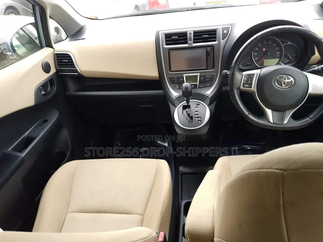 Toyota Ractis 1.3 FWD 2011 Blue