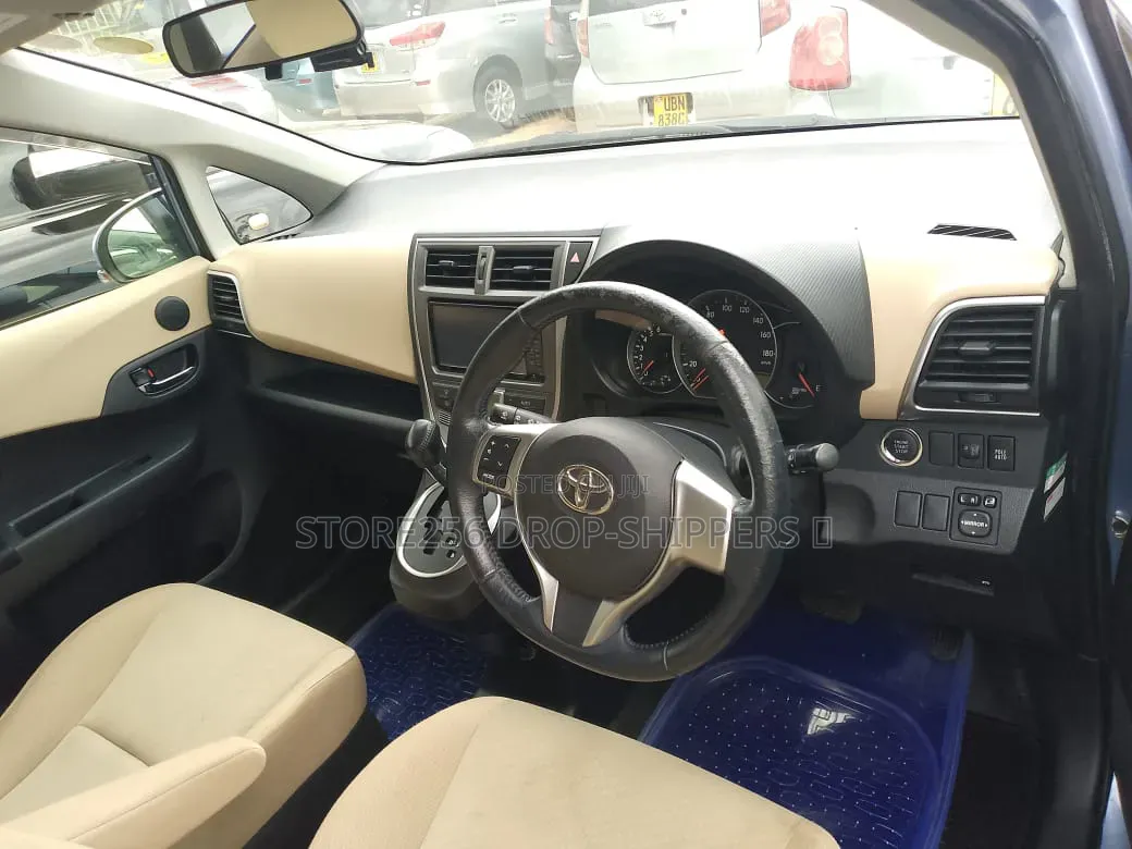 Toyota Ractis 1.3 FWD 2011 Blue