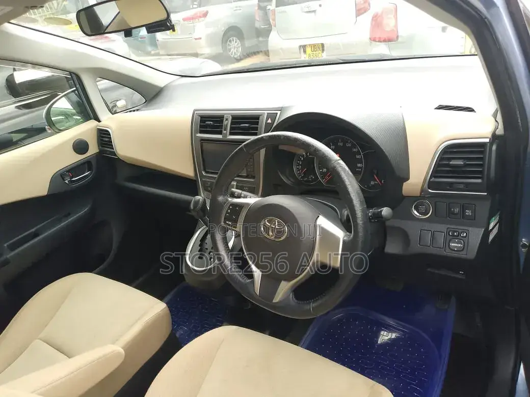 Toyota Ractis 1.3 FWD 2011 Blue