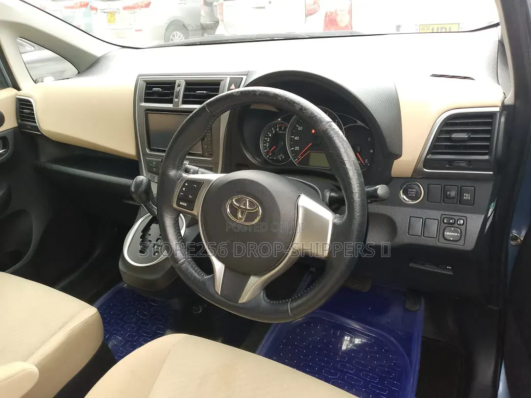 Toyota Ractis 1.3 FWD 2011 Blue