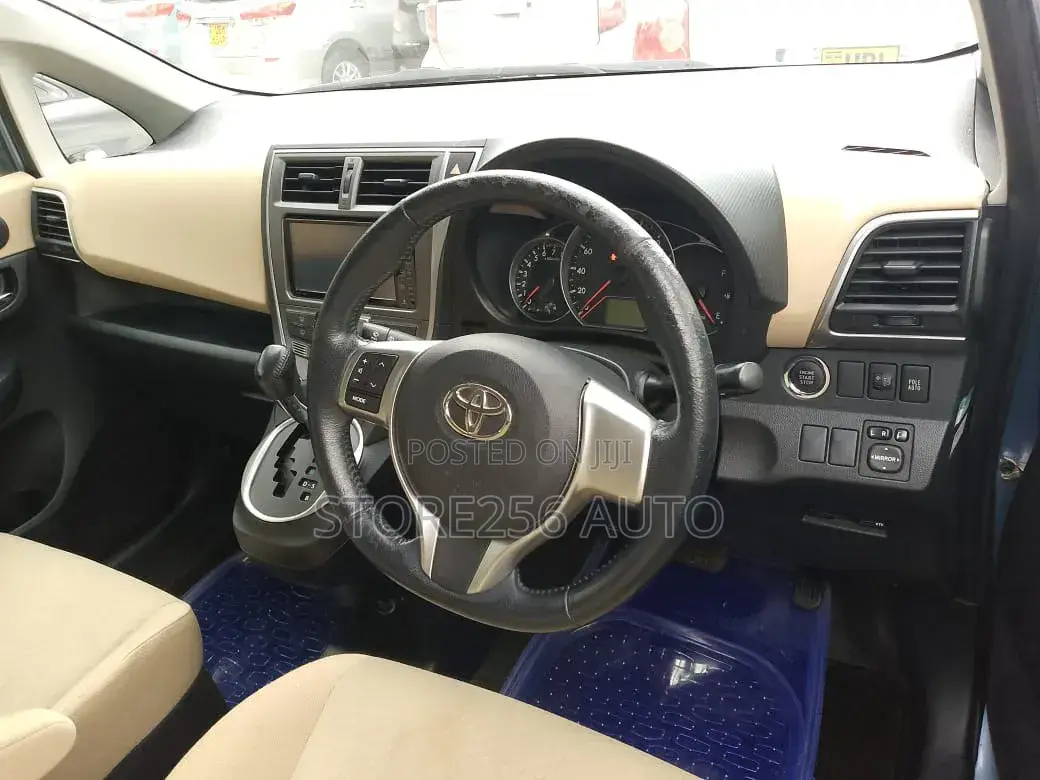Toyota Ractis 1.3 FWD 2011 Blue