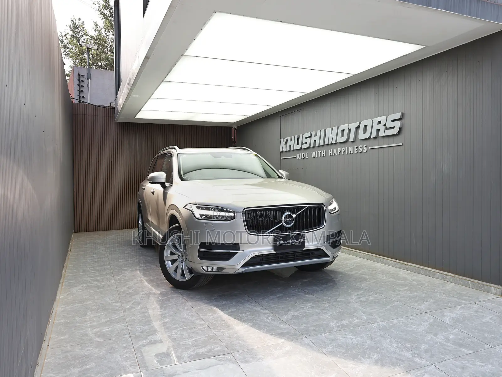 Volvo XC90 T5 Momentum AWD (2.0L 4cyl 8A) 2017 Beige