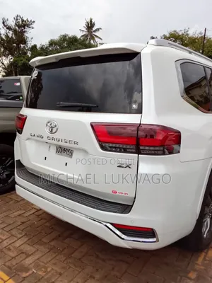 Toyota Land Cruiser LC300 2023 Pearl