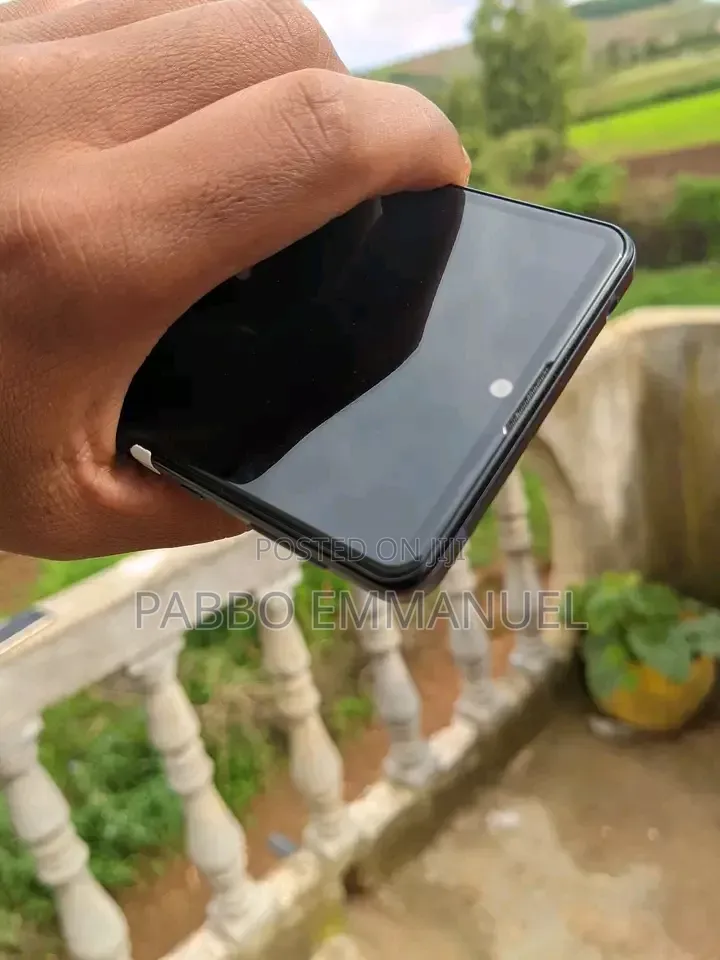 Sharp Aquos sense5G 64 GB Black