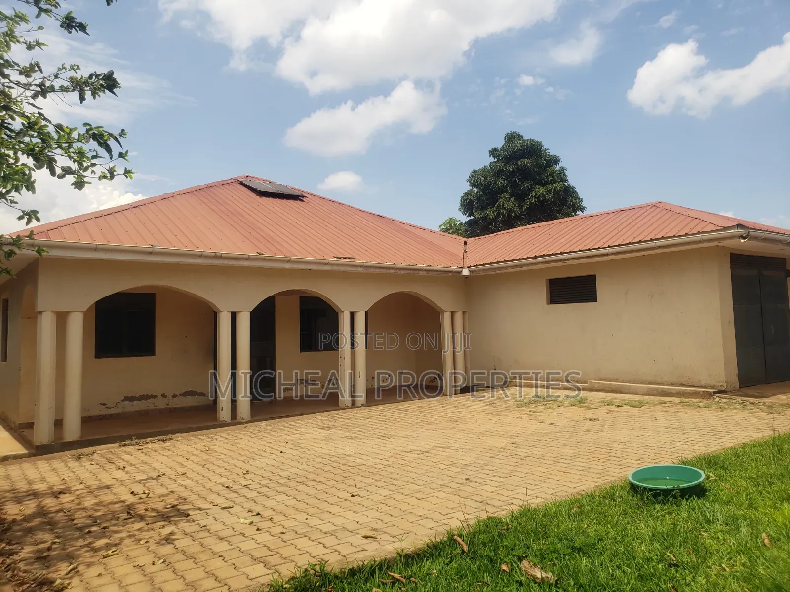3bdrm House in Manyangwa 145M With, Wakiso / Wakiso for sale