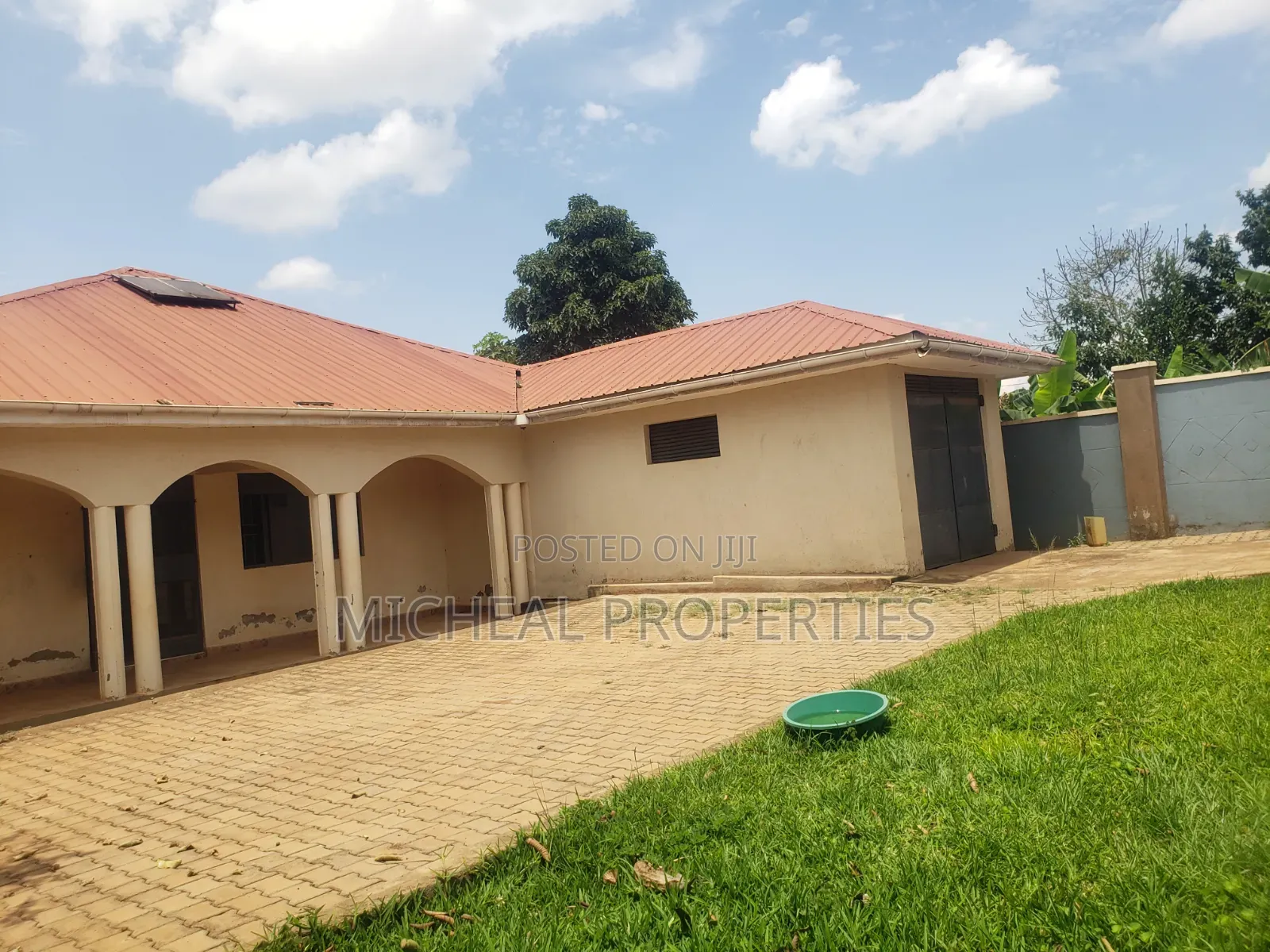 3bdrm House in Manyangwa 145M With, Wakiso / Wakiso for sale