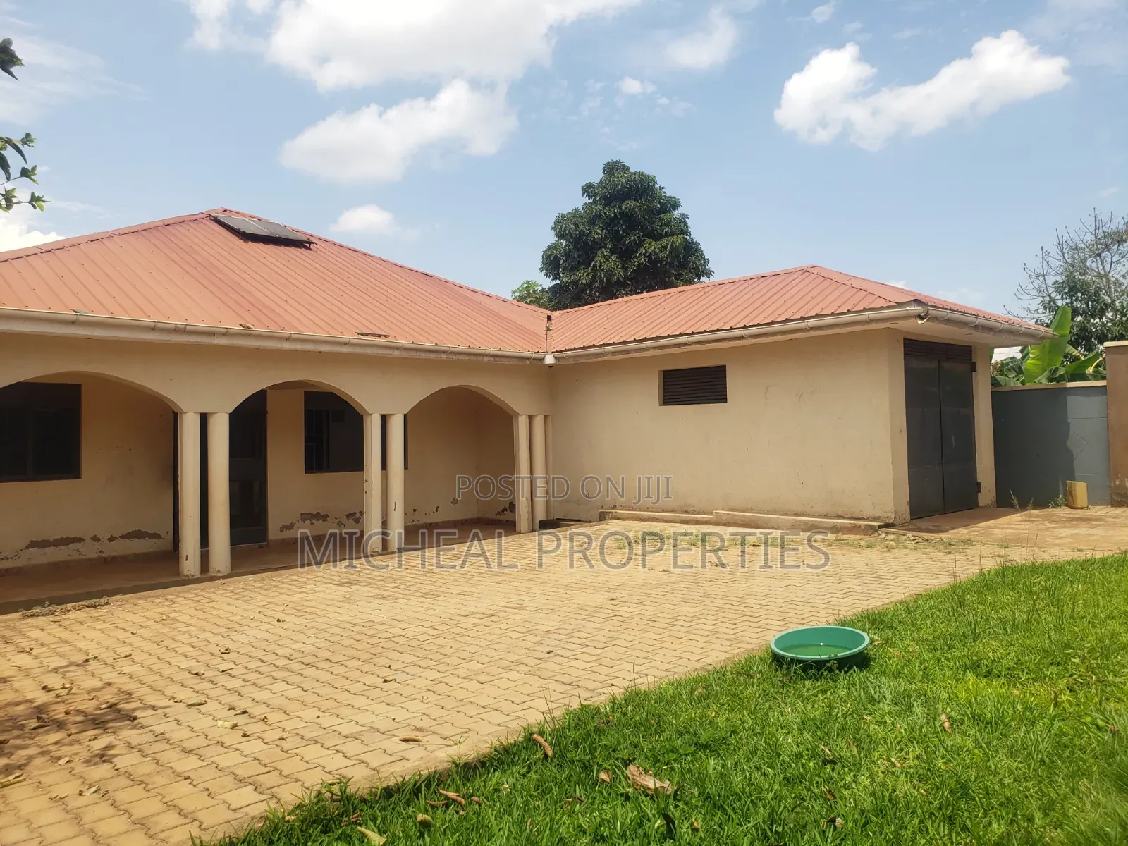 3bdrm House in Manyangwa 145M With, Wakiso / Wakiso for sale
