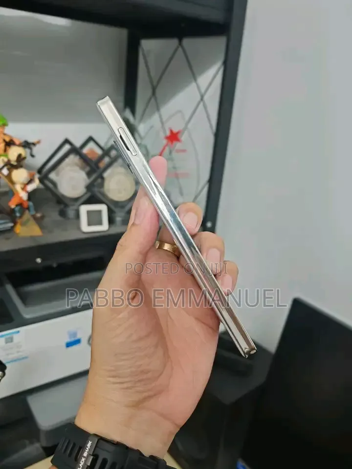 Sharp Aquos zero6 128 GB Silver