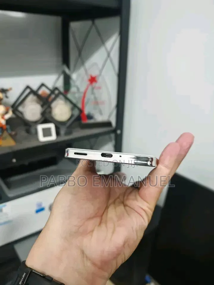 Sharp Aquos zero6 128 GB Silver
