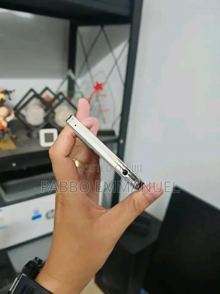 Sharp Aquos zero6 128 GB Silver