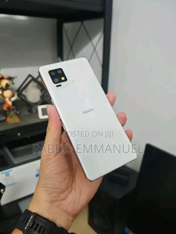 Sharp Aquos zero6 128 GB Silver