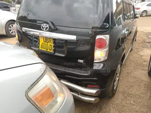 Toyota Corolla Rumion Hatchback 1.5 FWD 2010 Black