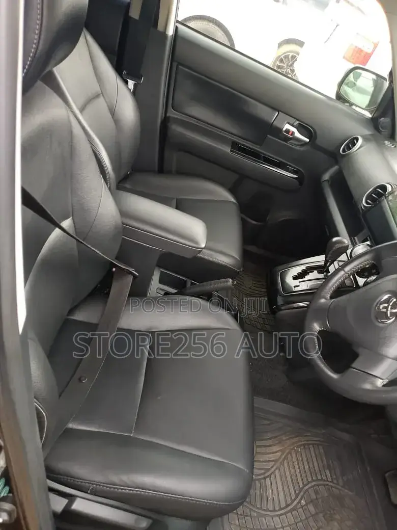 Toyota Corolla Rumion Hatchback 1.5 FWD 2010 Black