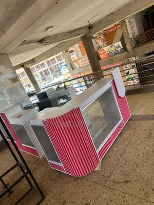 6 Ft CURVED DISPLAYCOUNTER