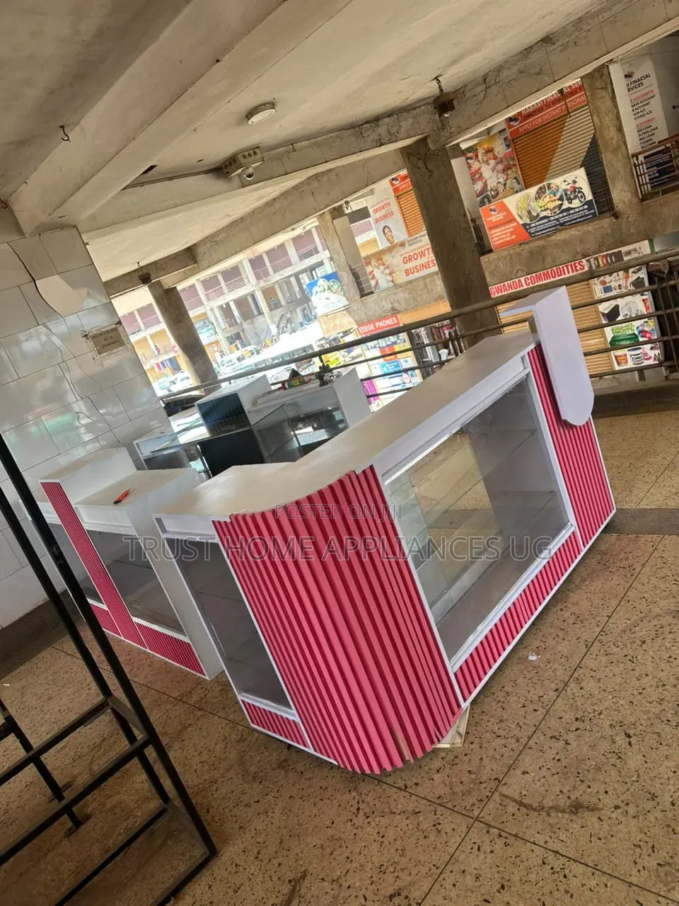 6 Ft CURVED DISPLAYCOUNTER