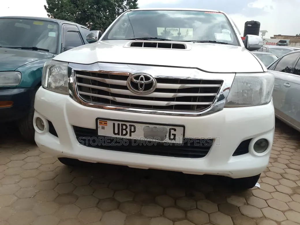 Toyota Hilux 3.0 D-4D 4x4 2014 White