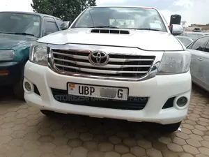 Toyota Hilux 3.0 D-4D 4x4 2014 White