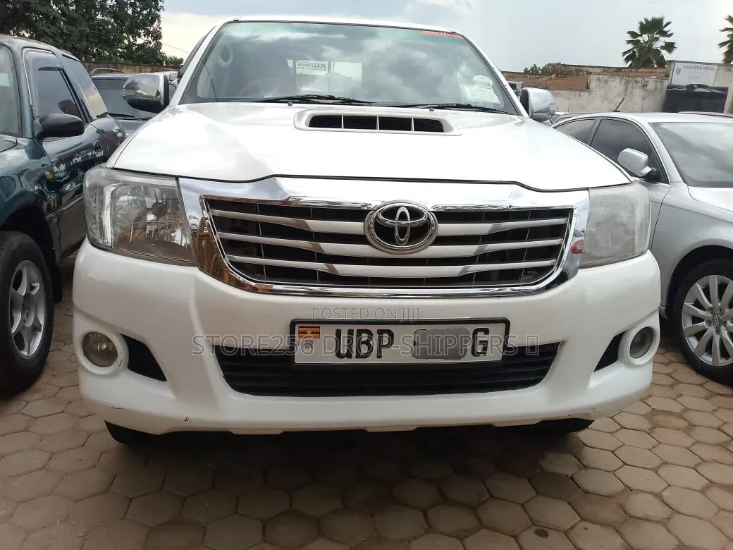 Toyota Hilux 3.0 D-4D 4x4 2014 White