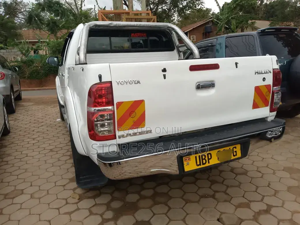 Toyota Hilux 3.0 D-4D 4x4 2014 White