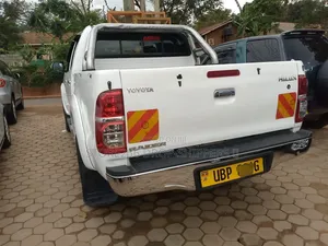 Toyota Hilux 3.0 D-4D 4x4 2014 White