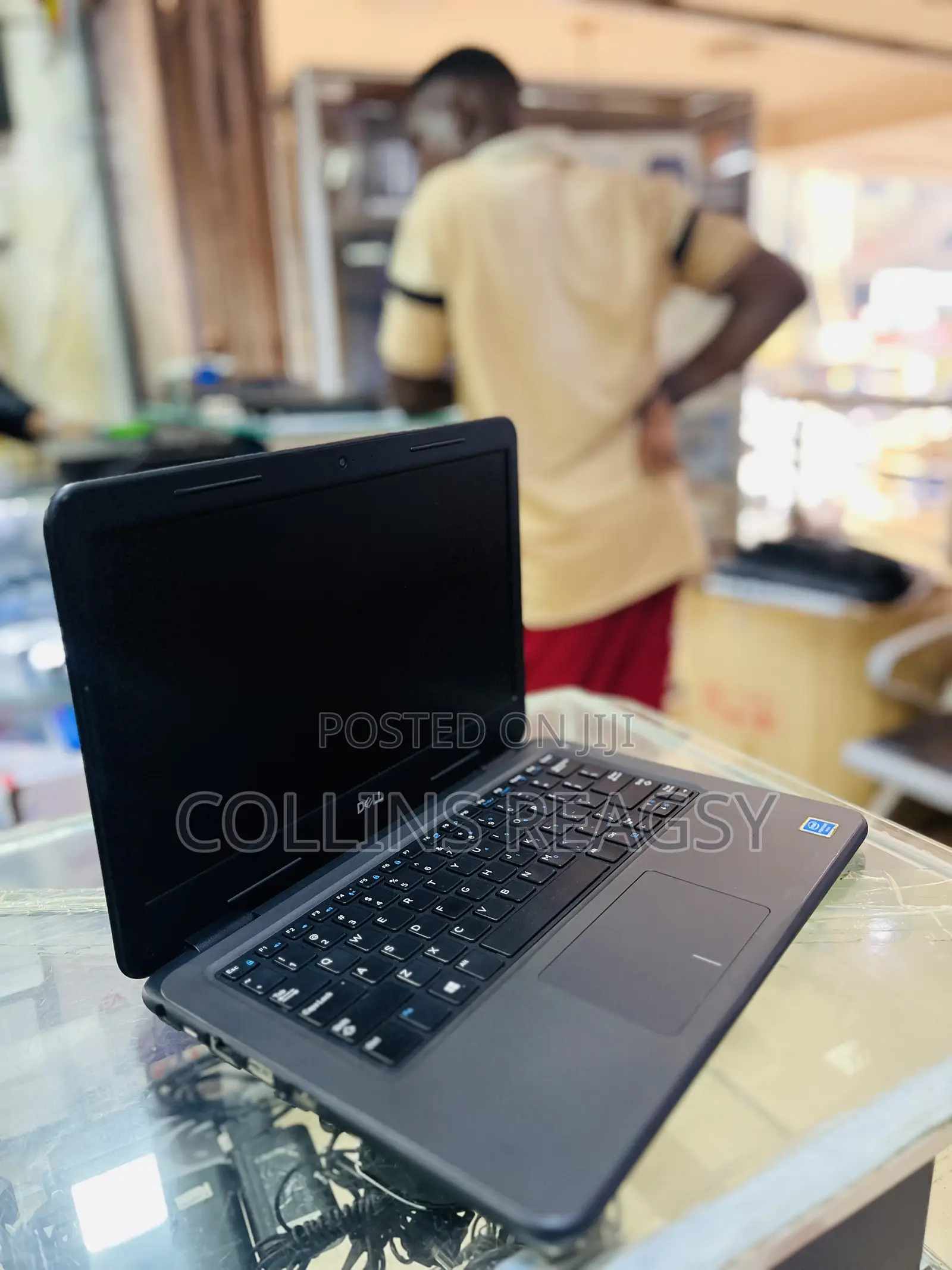 Laptop Dell Latitude 3300 4GB Intel Celeron SSD 128GB