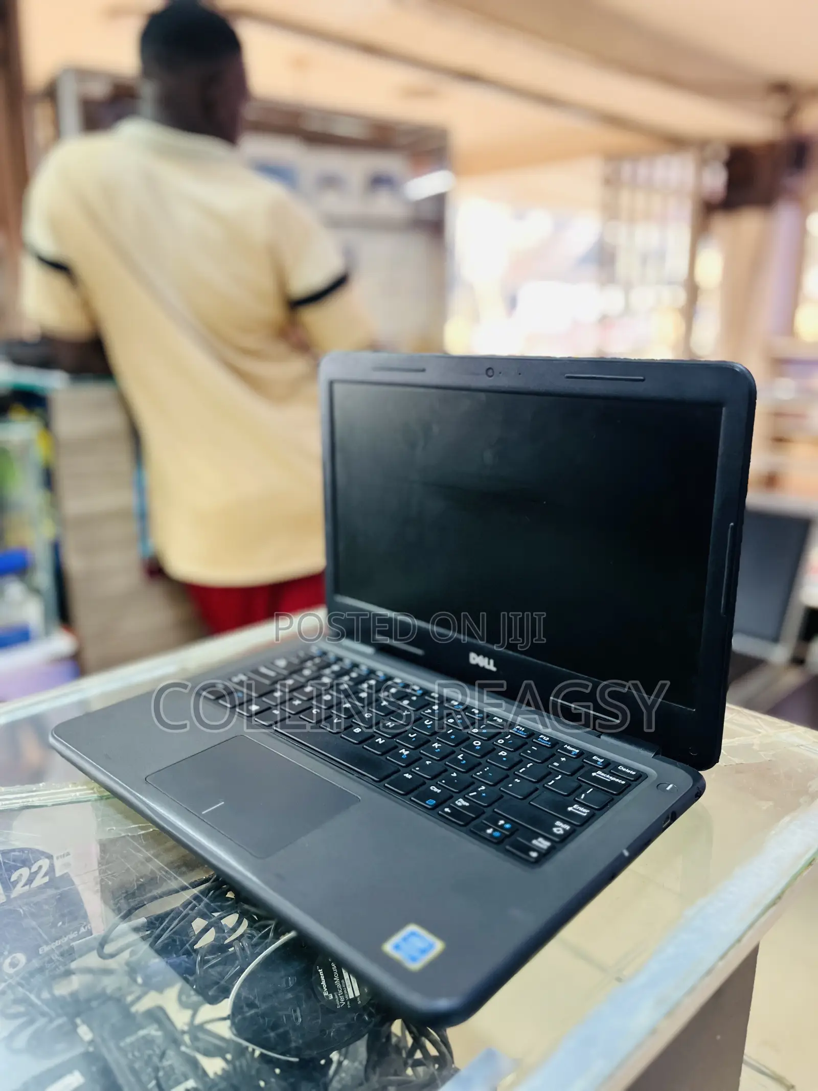 Laptop Dell Latitude 3300 4GB Intel Celeron SSD 128GB