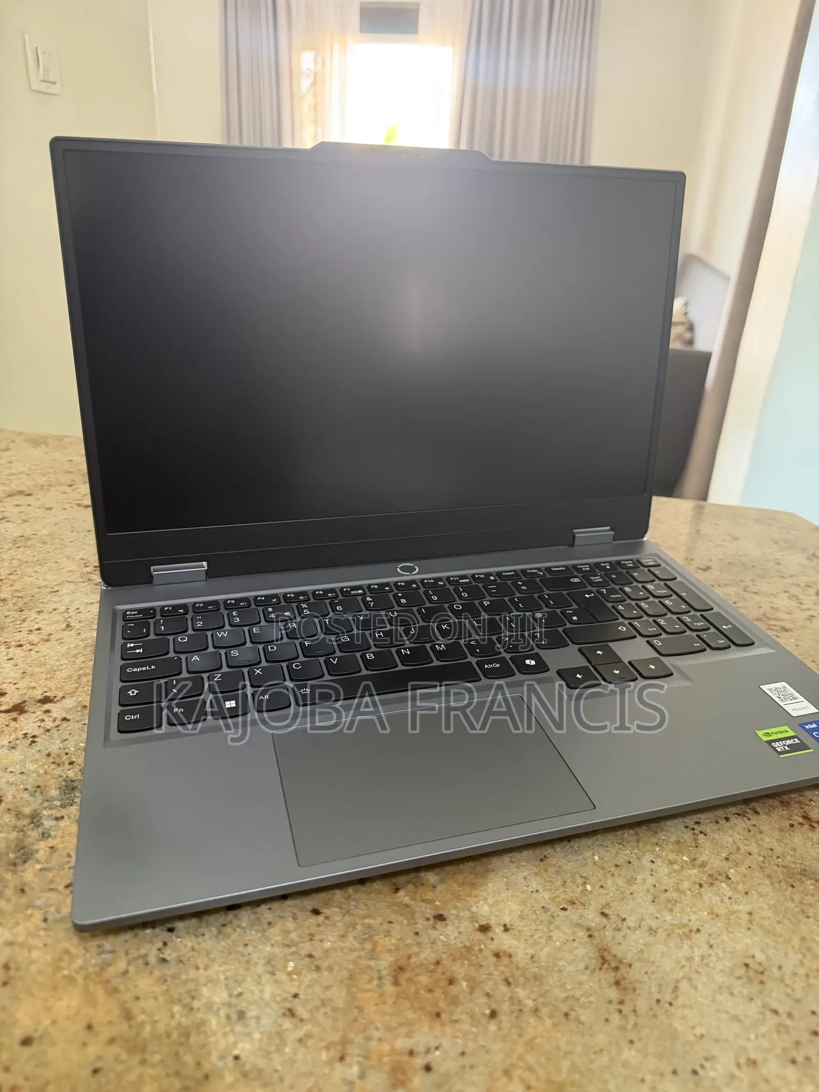 Laptop Lenovo LOQ 15IRH8 16GB Intel Core i7 SSD 512GB
