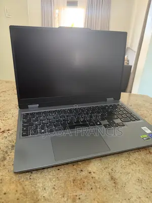 Laptop Lenovo LOQ 15IRH8 16GB Intel Core i7 SSD 512GB