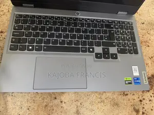 Laptop Lenovo LOQ 15IRH8 16GB Intel Core i7 SSD 512GB