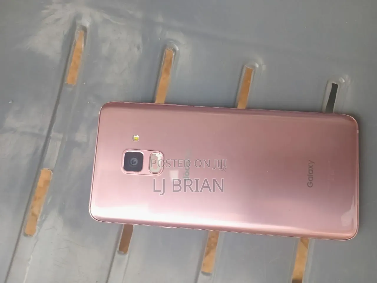 New Mobile Phone 32 GB Gold