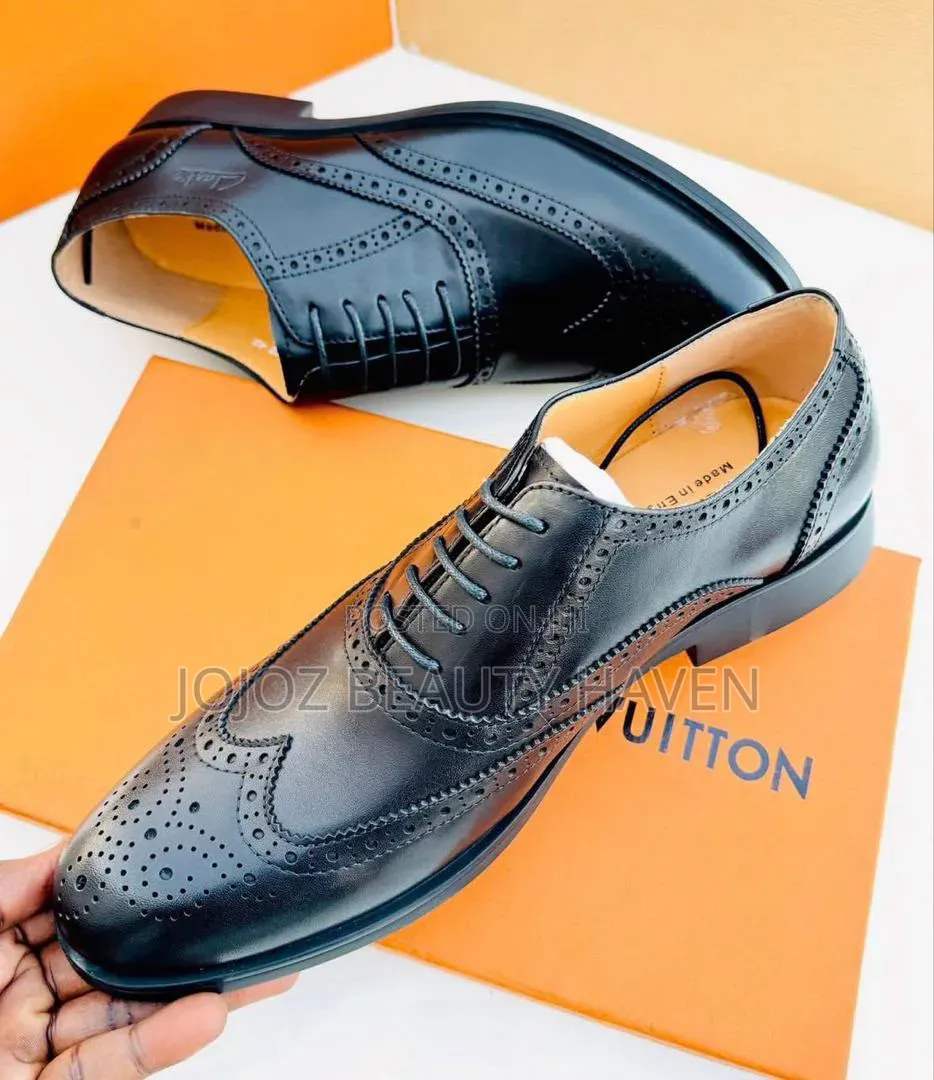 Men's Black Wingtip Oxford Brogue Dress Shoes.