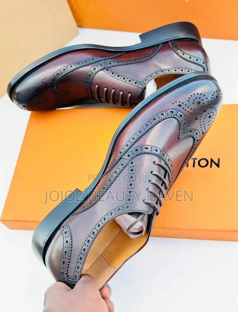 Men's Black Wingtip Oxford Brogue Dress Shoes.