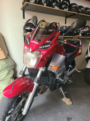 Suzuki GSR 2018 Red