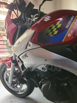 Suzuki GSR 2018 Red